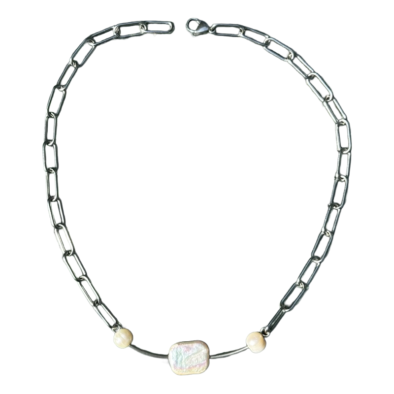 embrace - pearl necklace