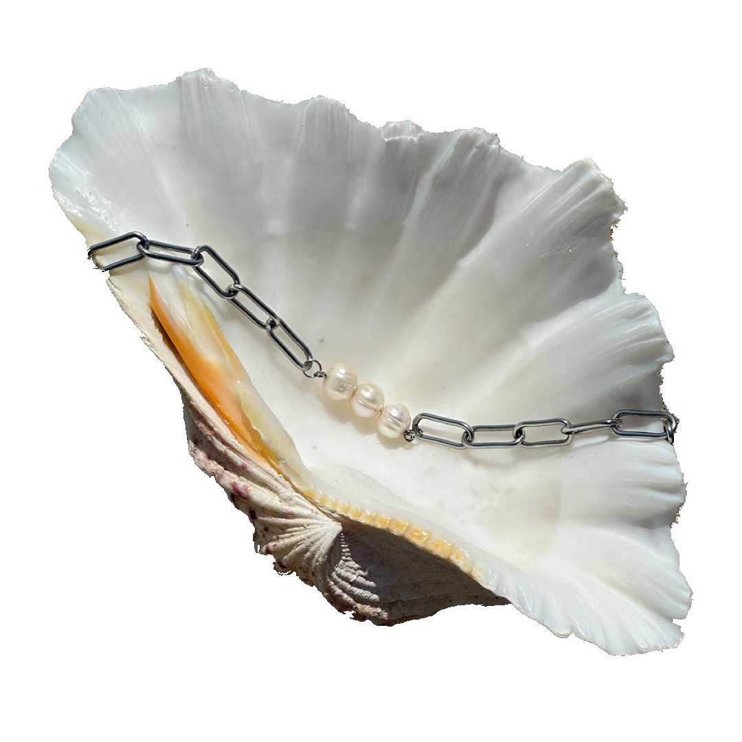 trinity - pearl necklace